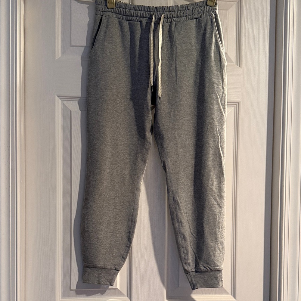 Vuori women’s performance joggers